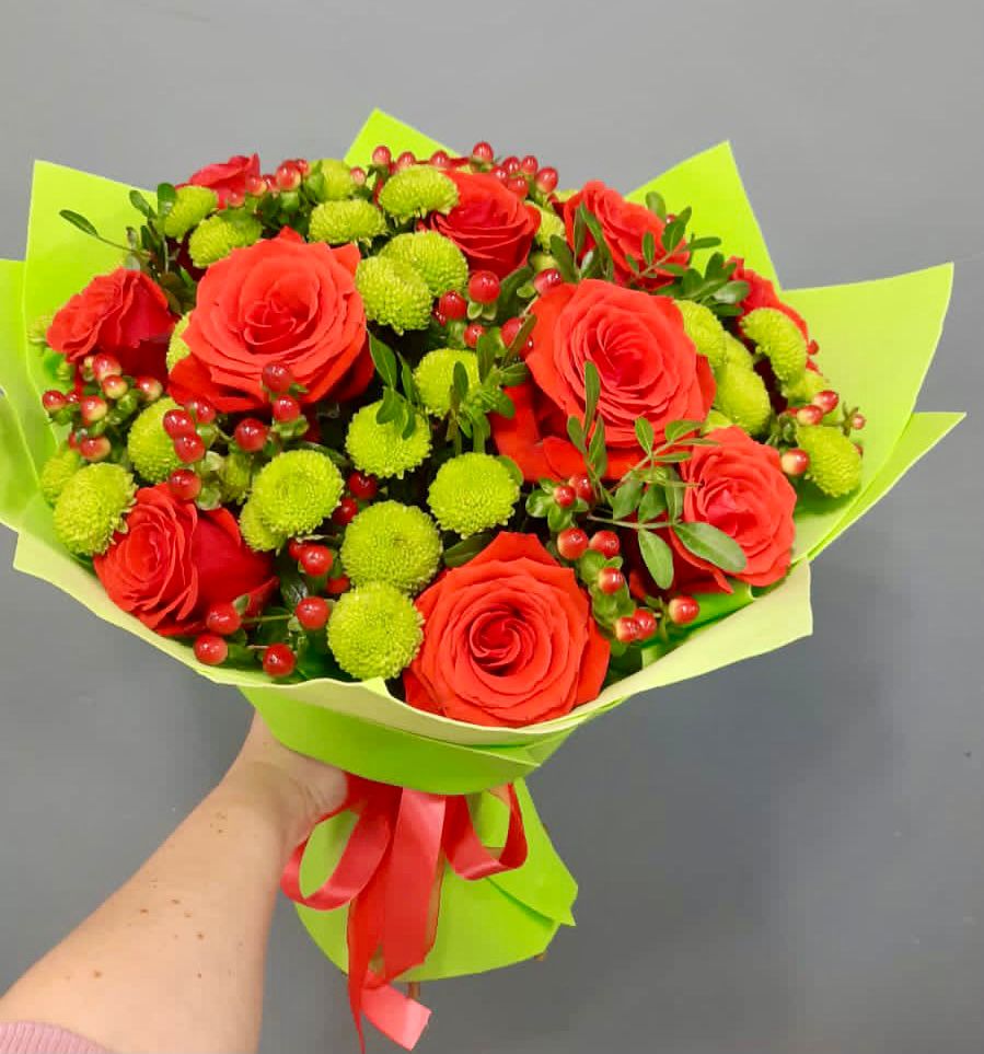 Букет цветов из: Хризантемы и Розы в Панахесе