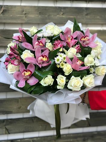 Букет цветов из: Розы и Хризантемы в Панахесе