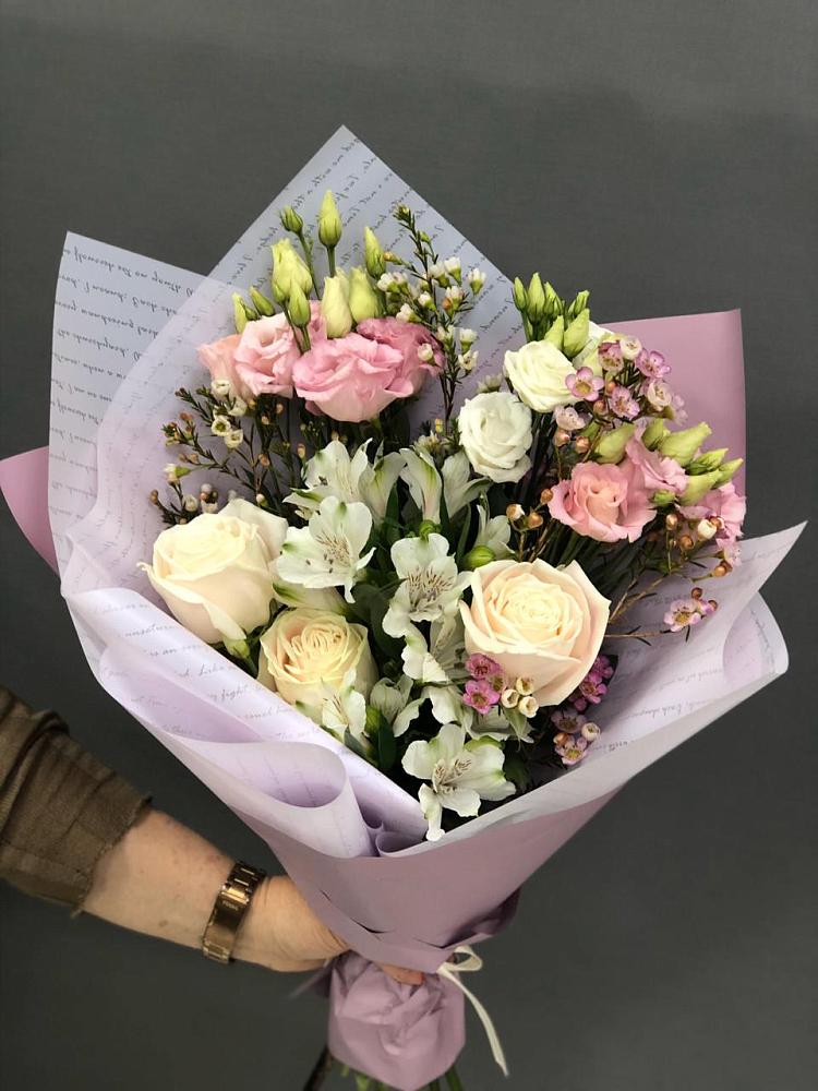 Букет цветов из: Альстромерии, Розы и Лизиантусы в Панахесе