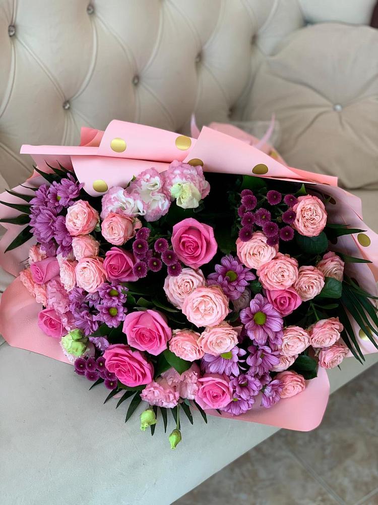 Букет цветов из: Хризантемы, Розы и Лизиантусы в Панахесе