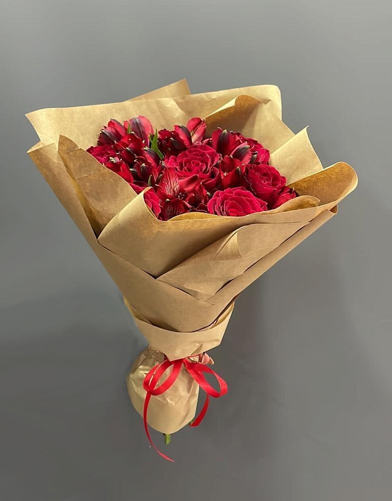 Букет цветов из: Альстромерии и Розы в Панахесе