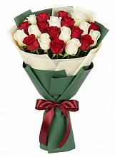 Букет Микс из красных и белых роз в Панахесе