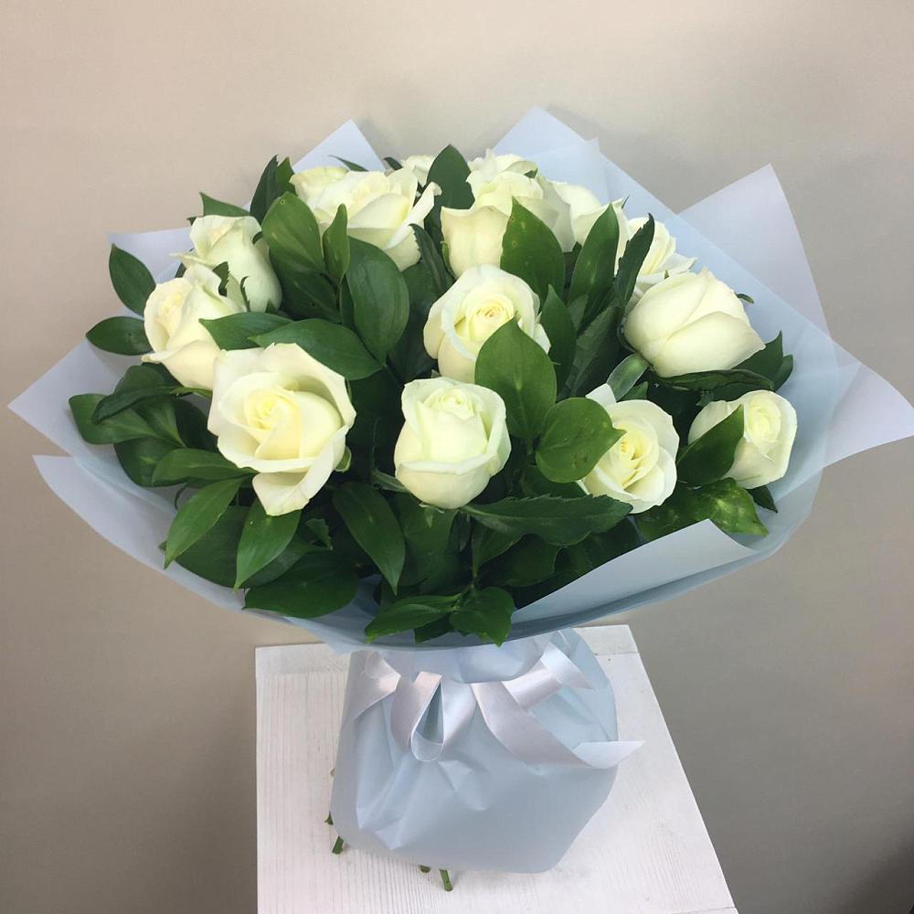 Букет 15 Белых роз Проуд в Панахесе