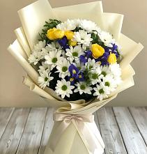 Букет цветов из:  Ирисы, Хризантемы и Розы #REPLACE_PRED# Панахесе