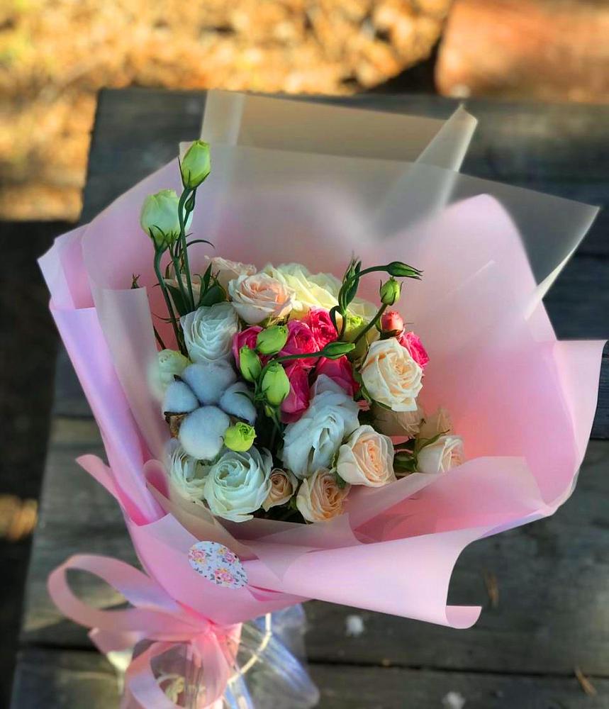 Букет цветов из: Розы и Лизиантусы в Панахесе