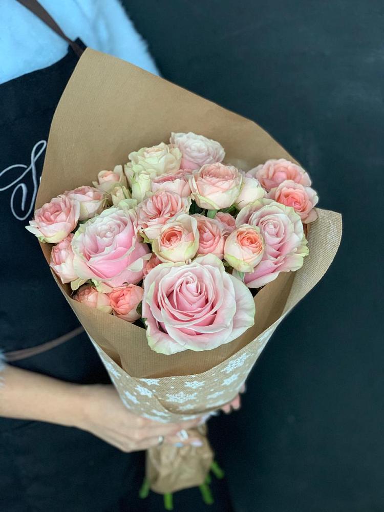 Букет цветов из: Хризантемы и Розы в Панахесе