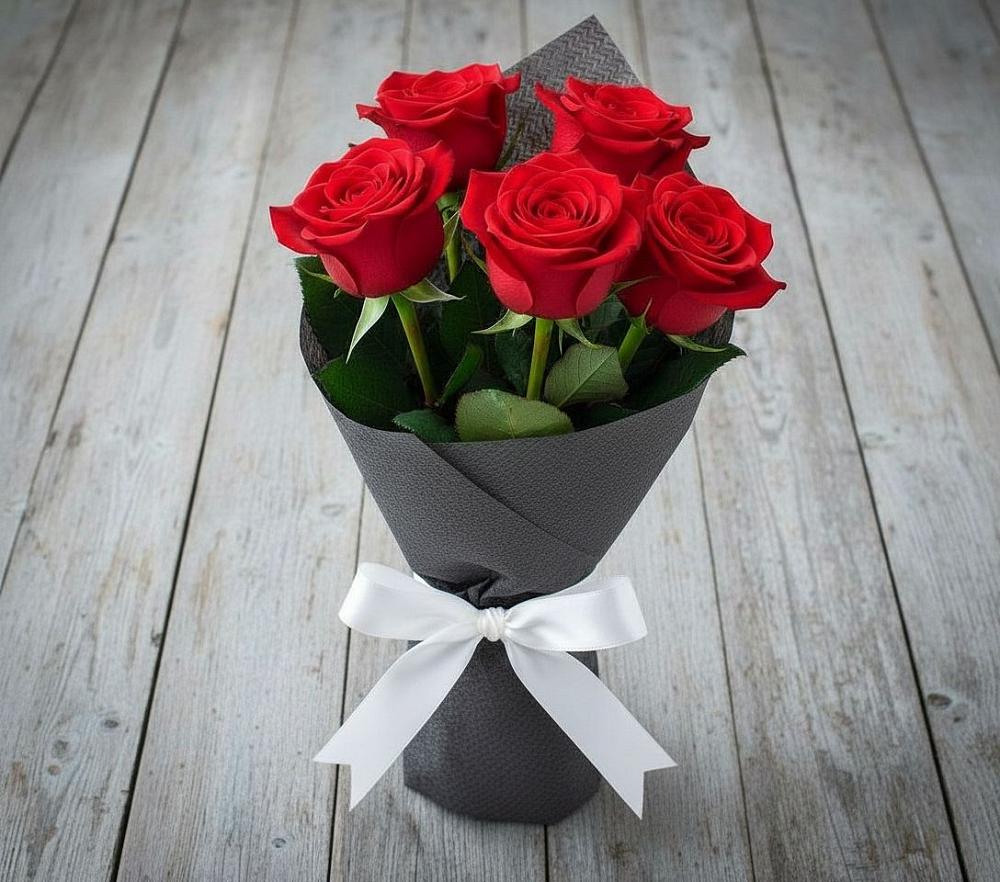 Букет 5 Красных роз Эдлесс Лав в Панахесе