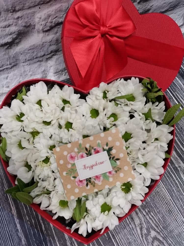 Цветочная композиция из Хризантемы в виде сердца в Панахесе
