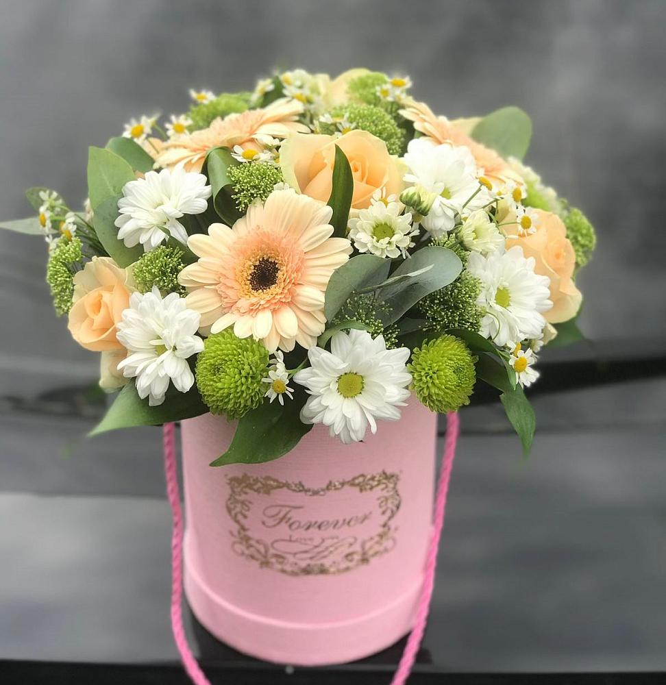 Цветочная композиция из Розы, Герберы и Хризантемы в шляпной коробке в Панахесе